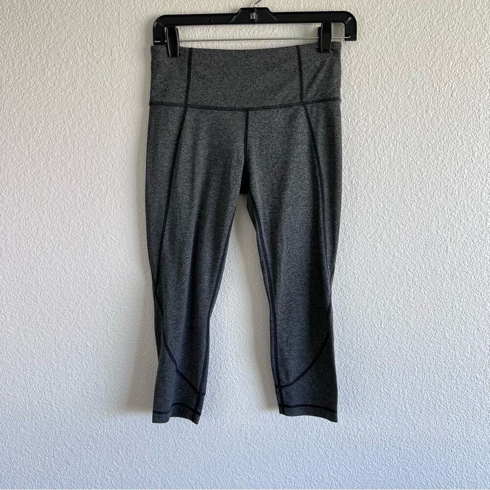 Athleta Women’s‎ Gray Knee Length Pull on Athletic Leggings